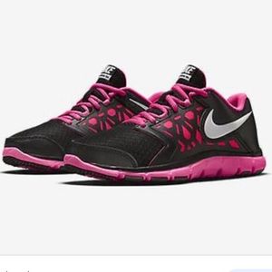 nike gym shoes​